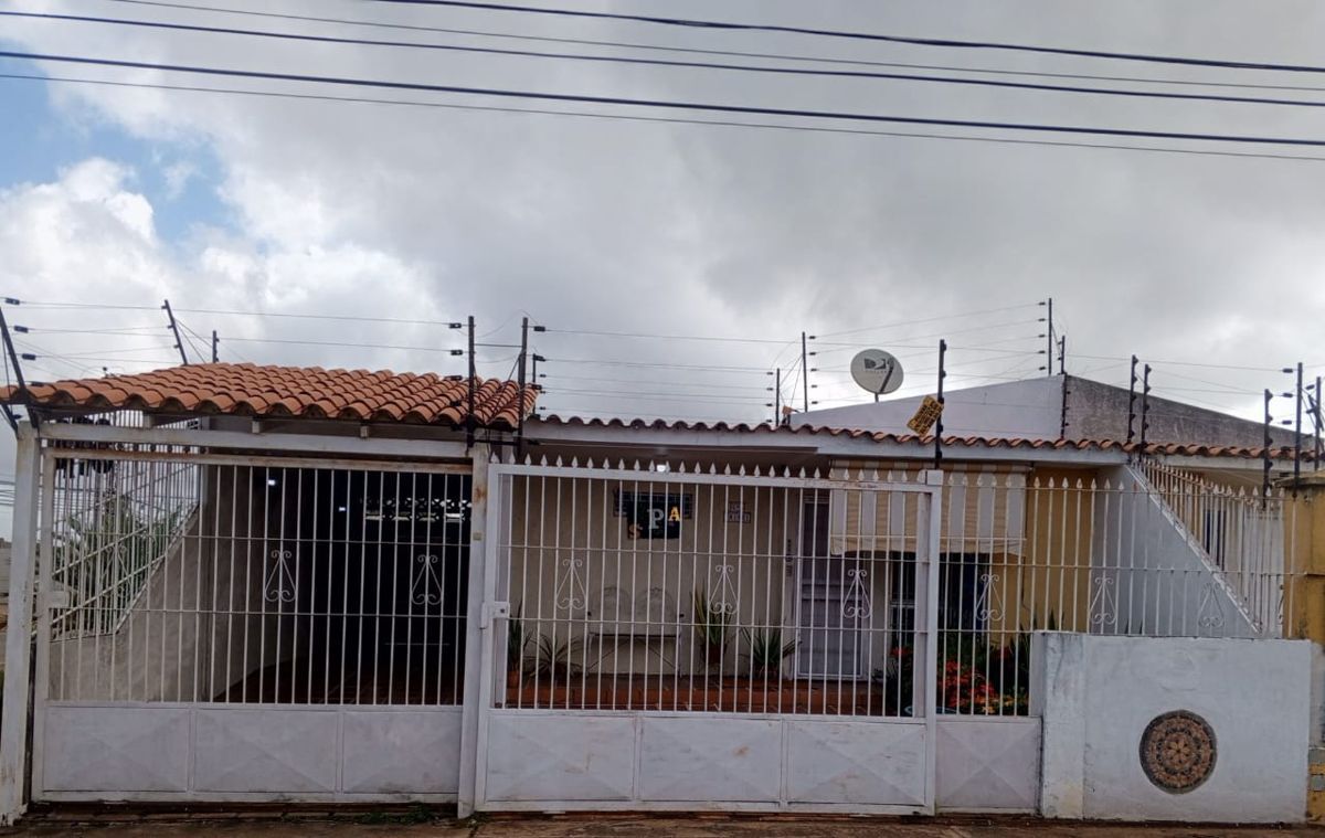 Fachada de la casa en la Urbanización Don Ignacio, El Tigre